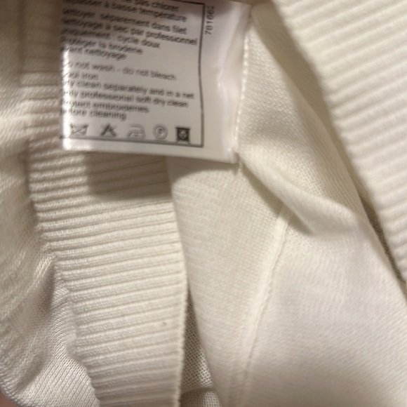 CHANEL White Crew Neck Sweater - Picture 13 of 13